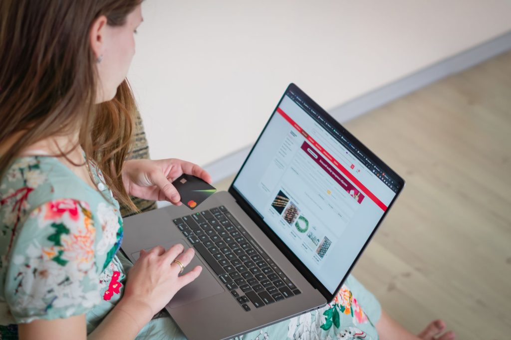 Paiement en ligne sécurisé par carte bancaire sur un site e-commerce
