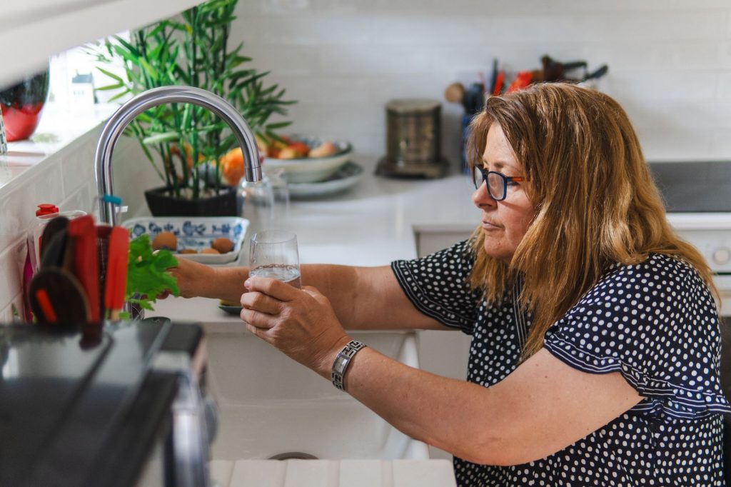 Hydratation et activité douce, alliées du jeûne intermittent 5:2