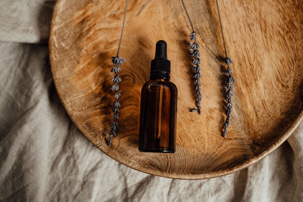Huile essentielle de lavande, alliée de l'aromathérapie contre l'anxiété